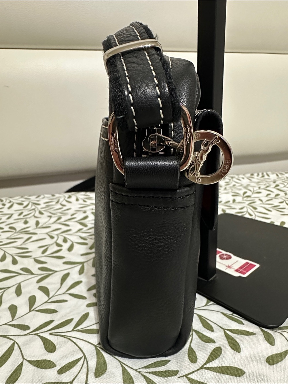 Longchamp Black Leather Shoulder Bag with Contrast Stitching - Picture 5 of 15